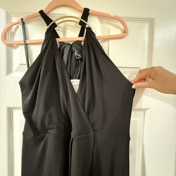 Elegant Black Halter Dress - Picture 4 of 7